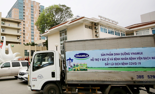 Vinamilk tăng cường hỗ trợ dinh dưỡng cho y bác sỹ, bệnh nhân tại Bệnh viện Bạch Mai